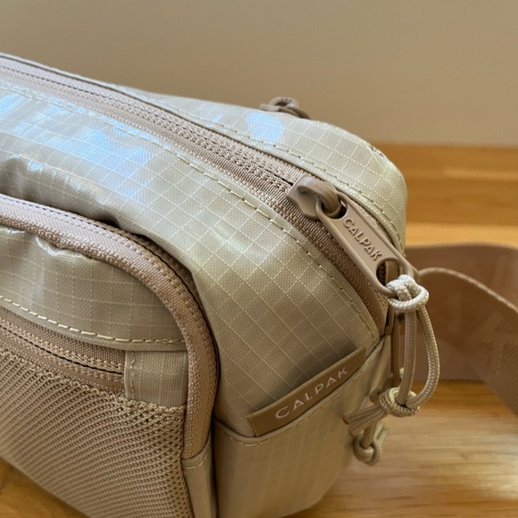 Calpak Terra Small Sling Bag blush crossbody - Picture 3 of 4